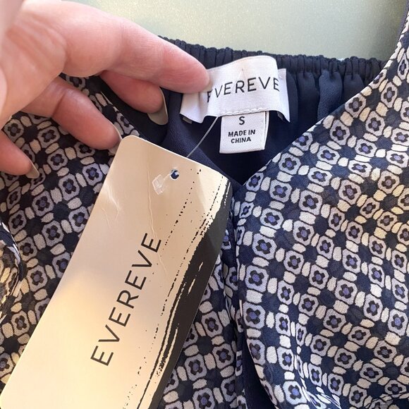 NEW NWT Evereve Sleeveless Printed Wrap Tank Top Dark Blue and White Size Small - Picture 5 of 6